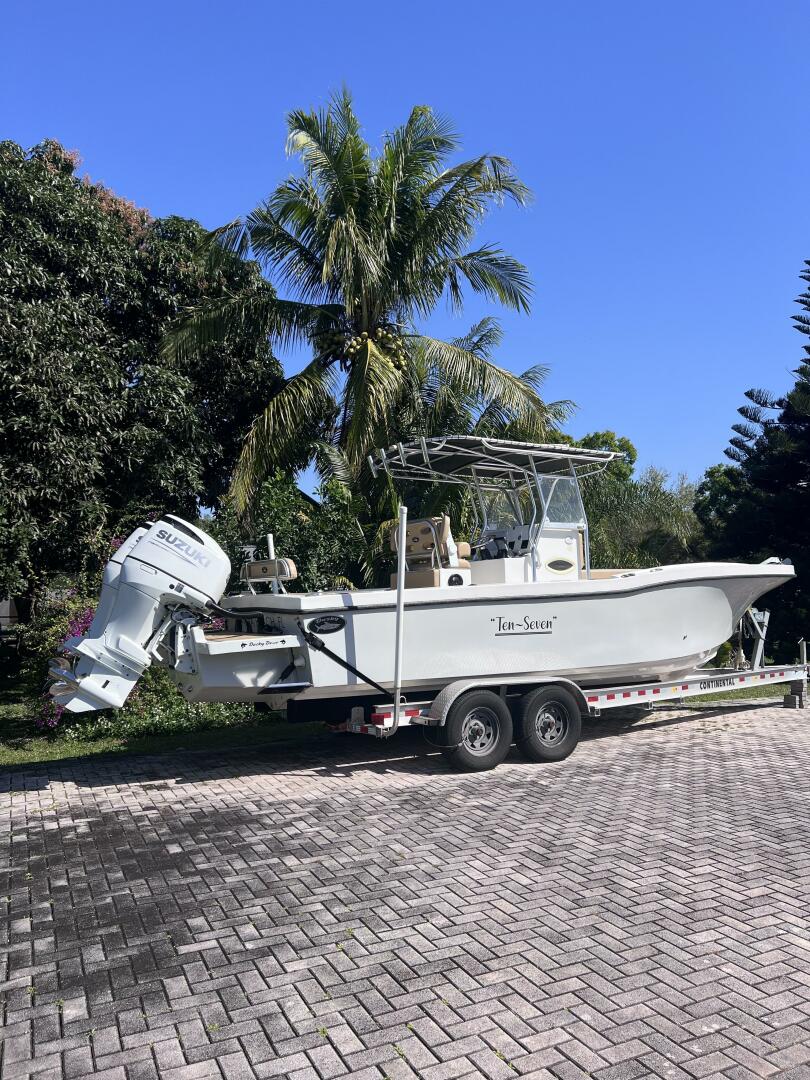 2022 Dusky 278 CENTER CONSOLE - Image 2