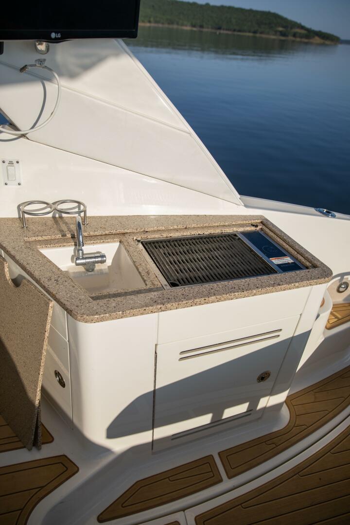 2016 Sea Ray Sundancer 350 - Image 64