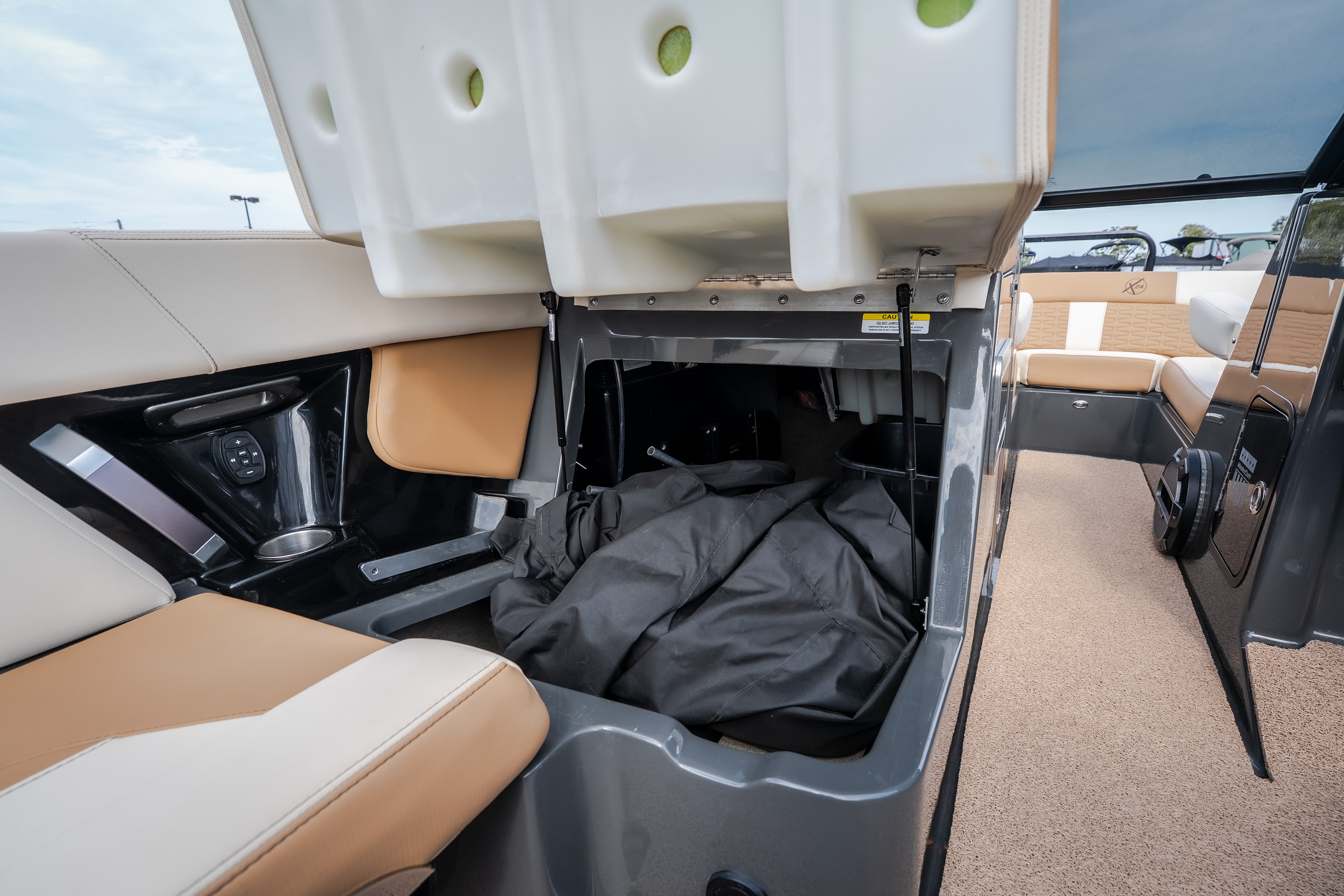 2021 MasterCraft X24 - Image 32