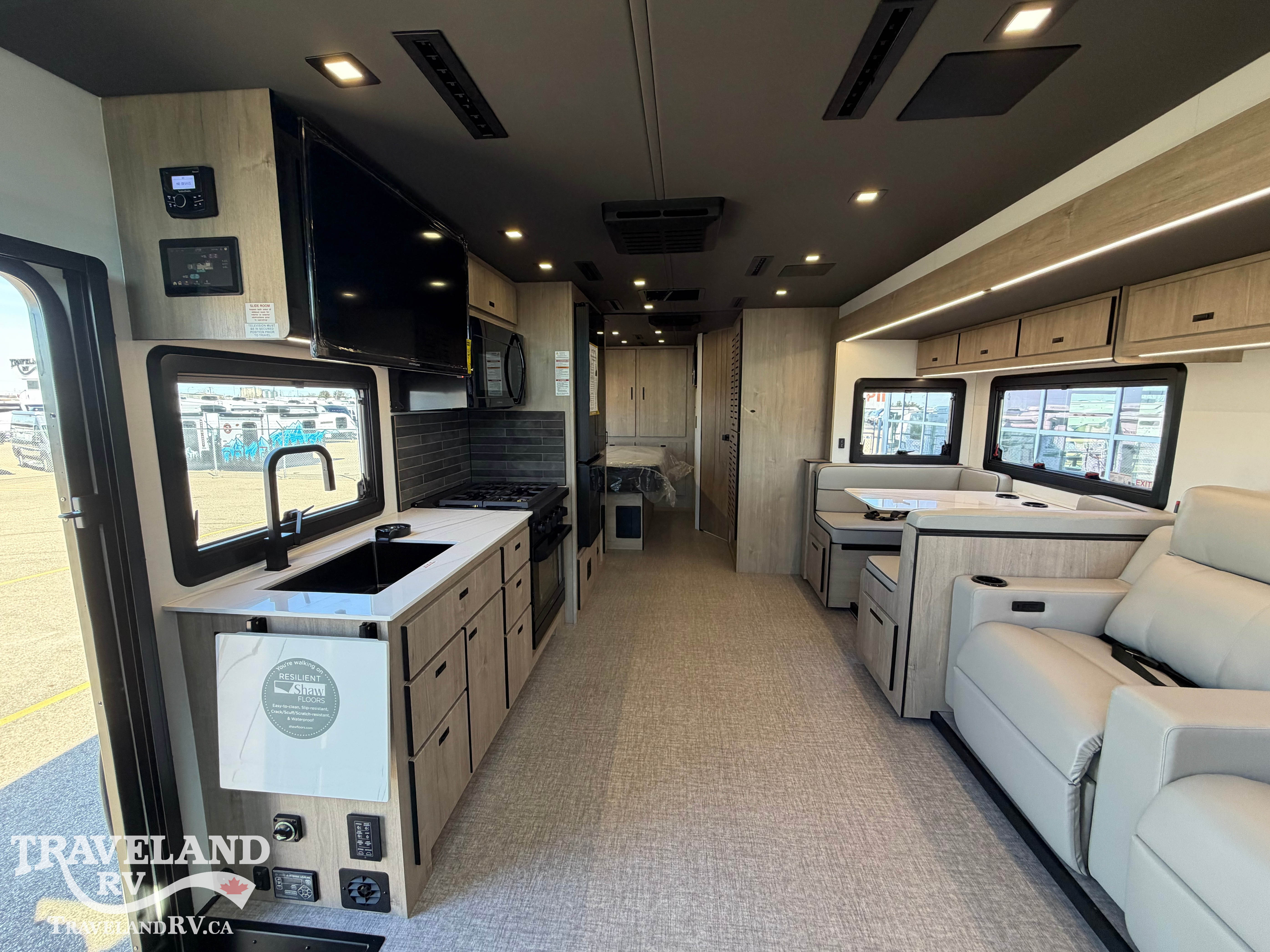 2026 Grand Design Lineage Series F 31ZW - Image 3