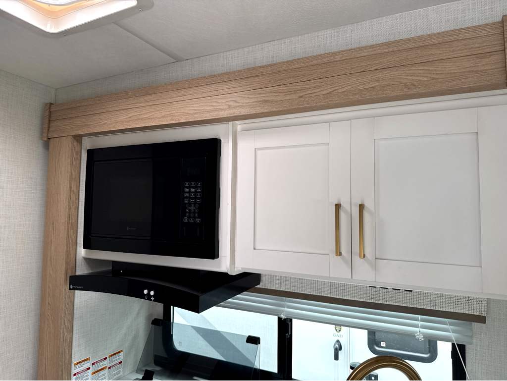 2027 THOR MOTOR COACH MAGNITUDE GA28 - Image 18