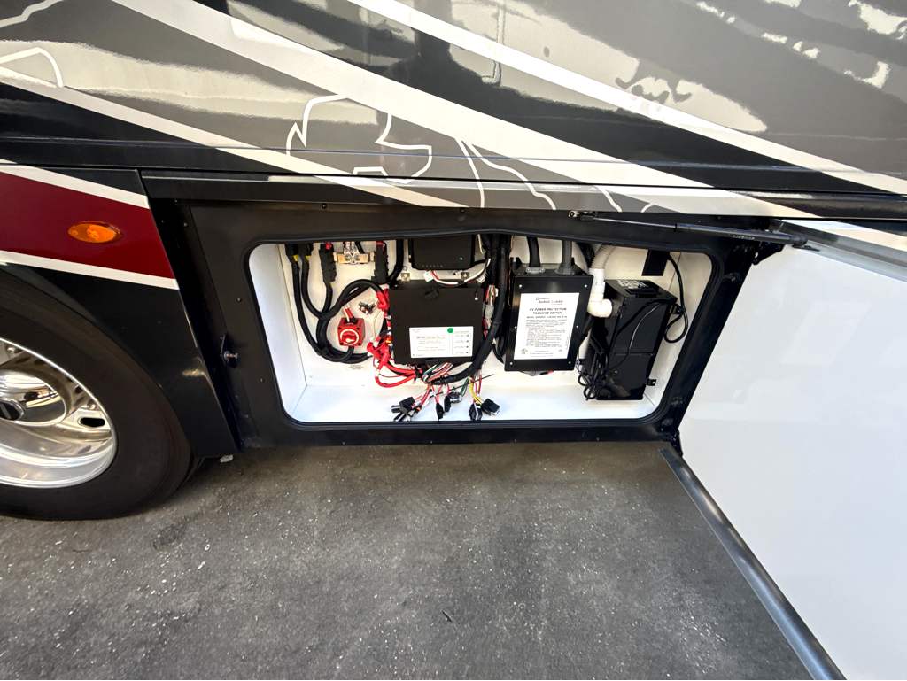 2024 FLEETWOOD DISCOVERY 38N - Image 5