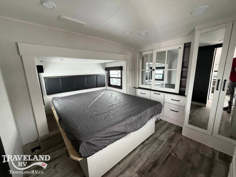 2026 Highland Ridge Roamer 32RLTS - Image 14