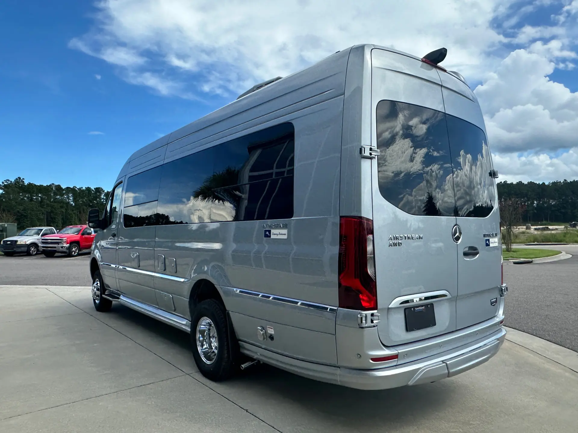 2027 Airstream Interstate 24GL Tommy Bahama - Image 7