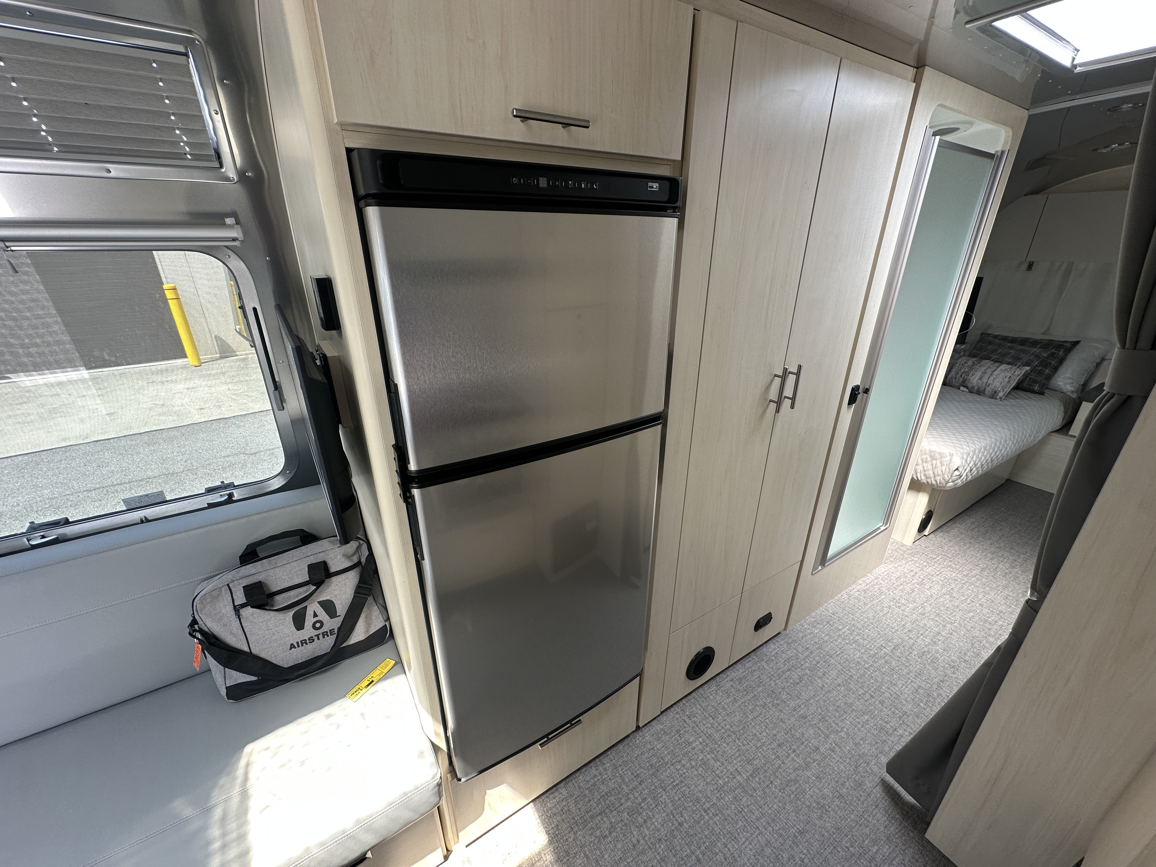 2026 Airstream Flying Cloud 27FB - Image 14