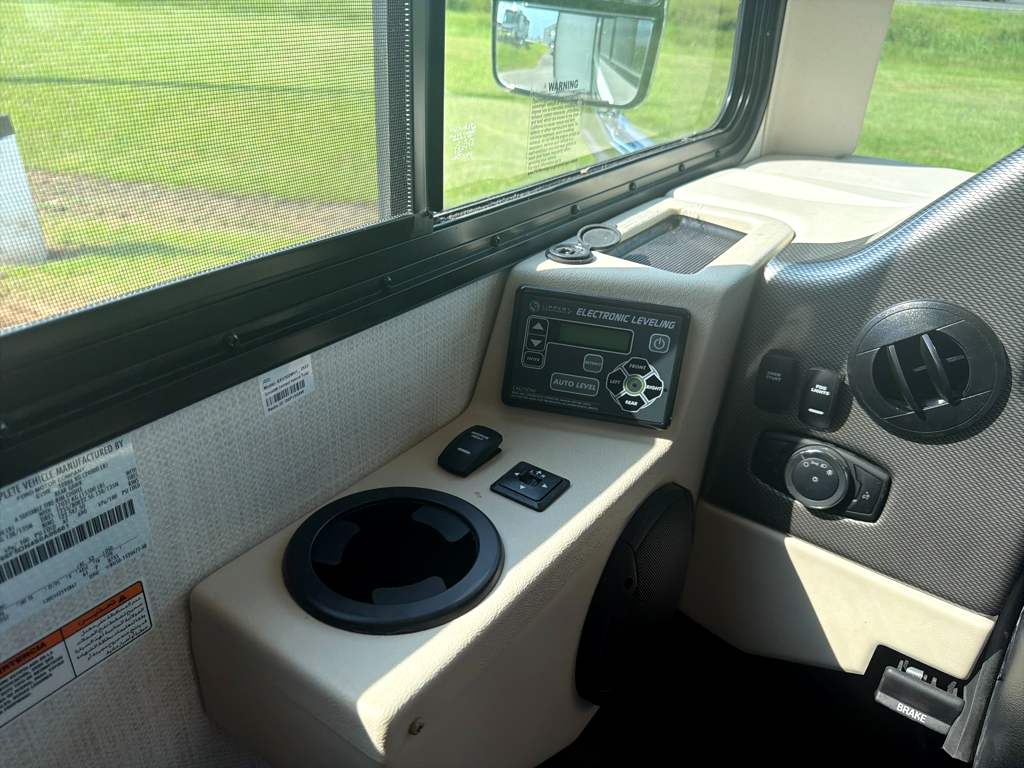 2027 THOR MOTOR COACH HURRICANE 36H - Image 30