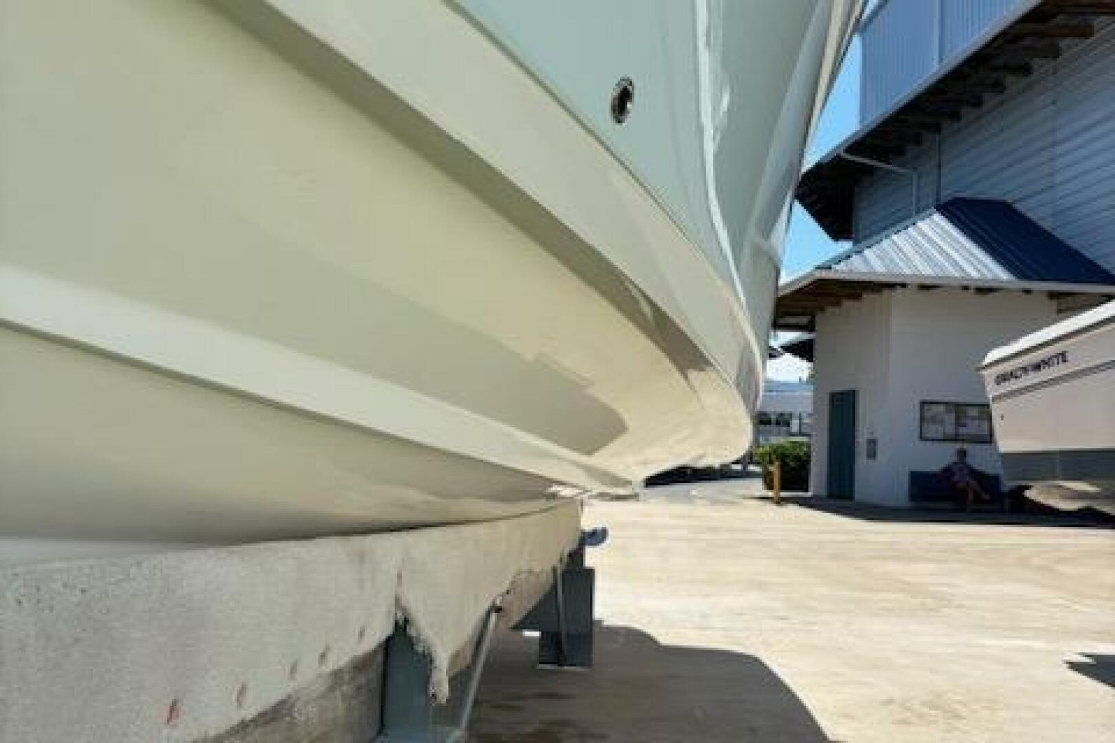2018 Century 2600 Center Console - Image 26