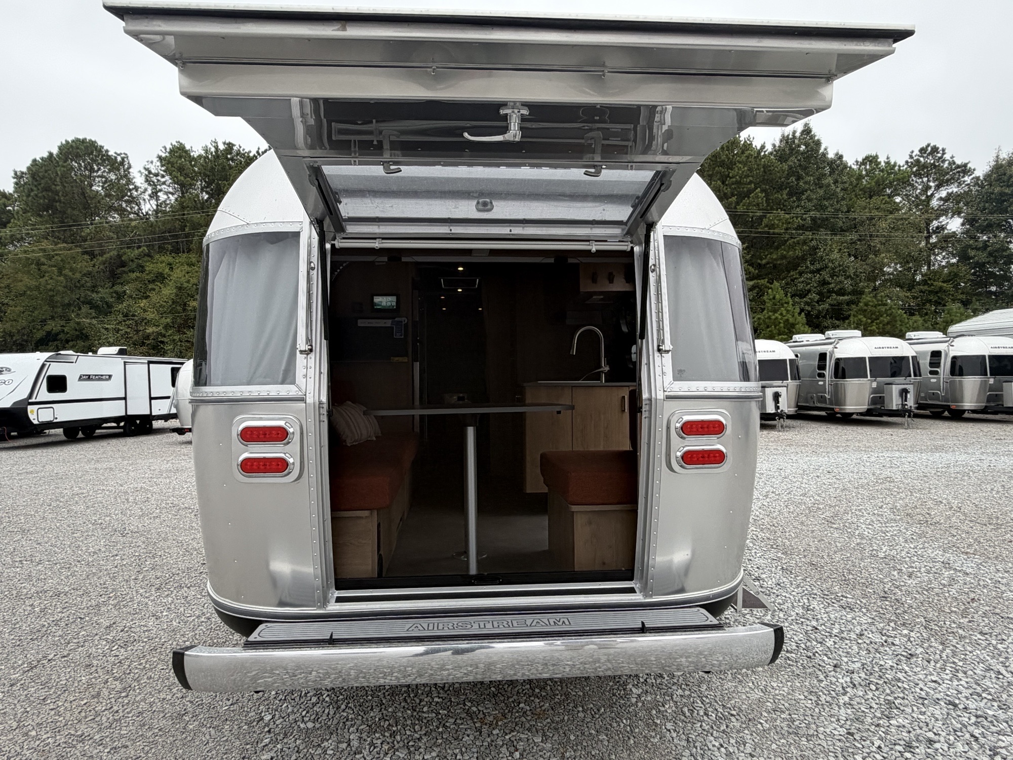 2027 AIRSTREAM TRADE WIND 27FBT - Image 20