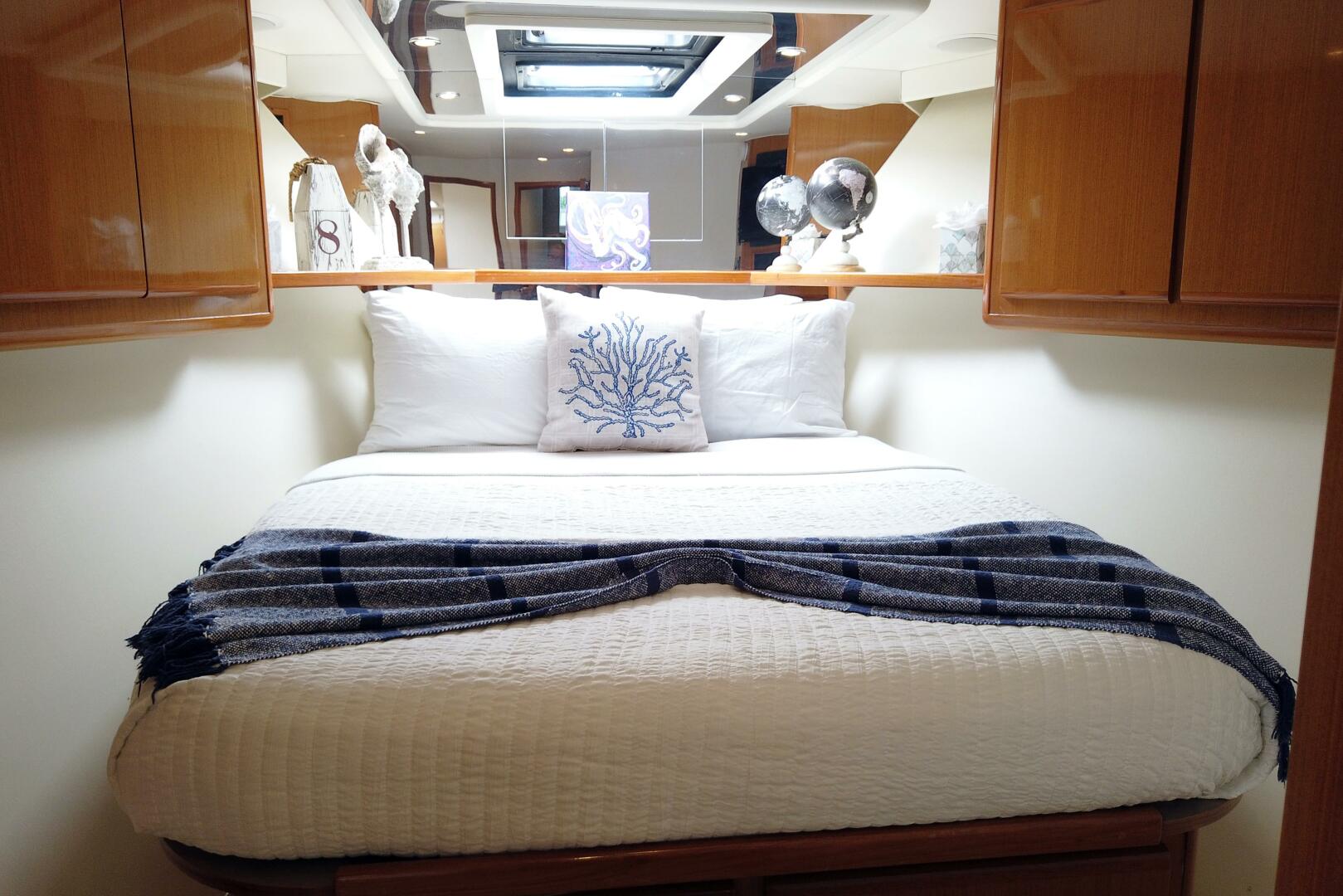 1999 Viking Motoryacht - Image 38