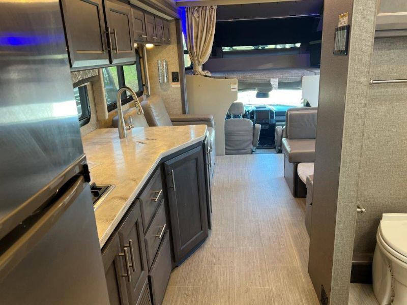 2021 Thor Motor Coach Magnitude SV34 - Image 23