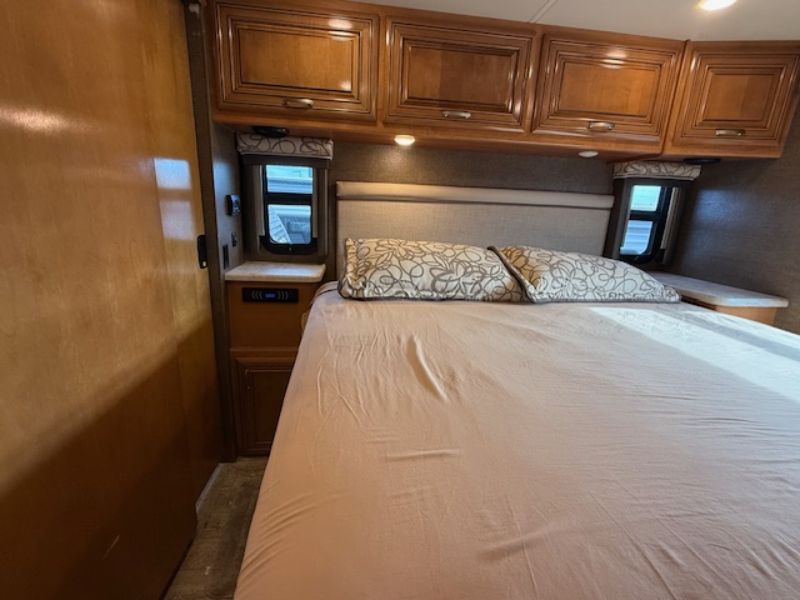 2017 Thor Motor Coach Four Winds Super C 35SB - Image 21