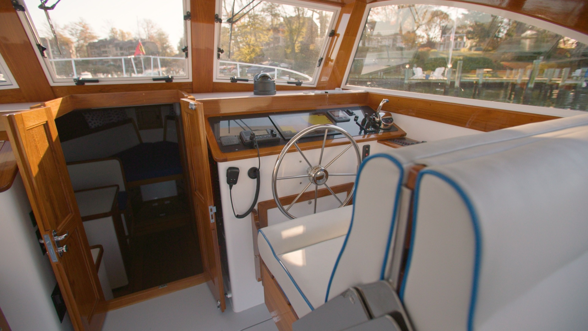 2022 Ellis 36 Express Cruiser - Image 18