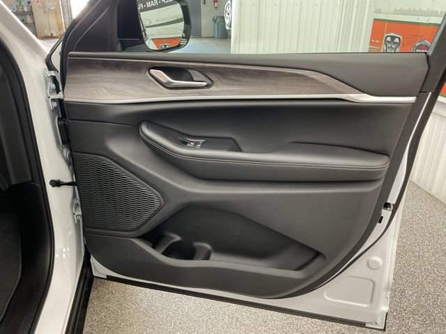 2026 Jeep Grand-Cherokee-L Laredo Altitude 4x4 - Image 13