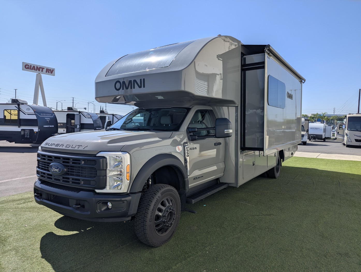 2027 Thor Motor Coach Omni Z30 - Image 4