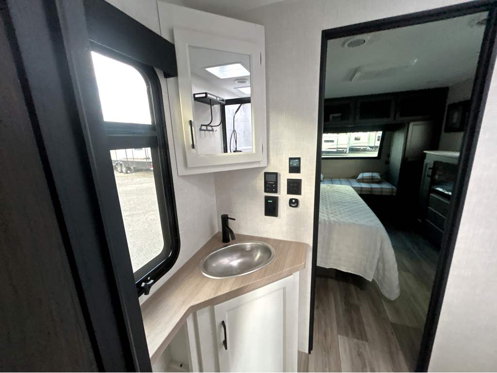 2026 VENTURE RV SPORTTREK 302VRD - Image 13