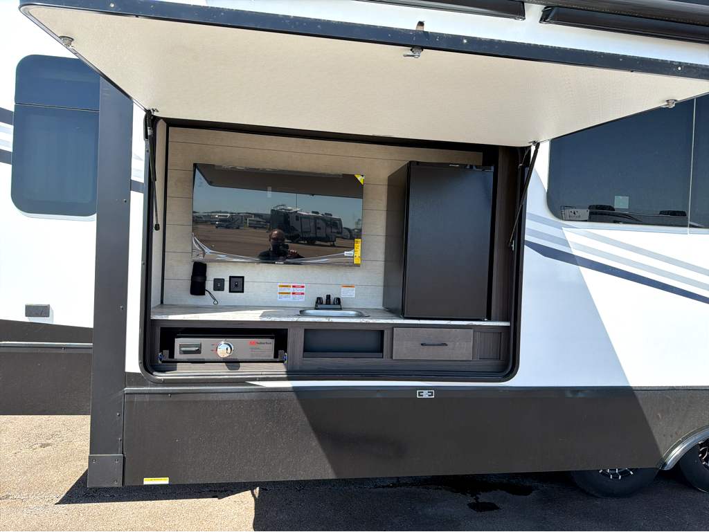 2026 VENTURE RV SPORTTREK 363VFR - Image 5