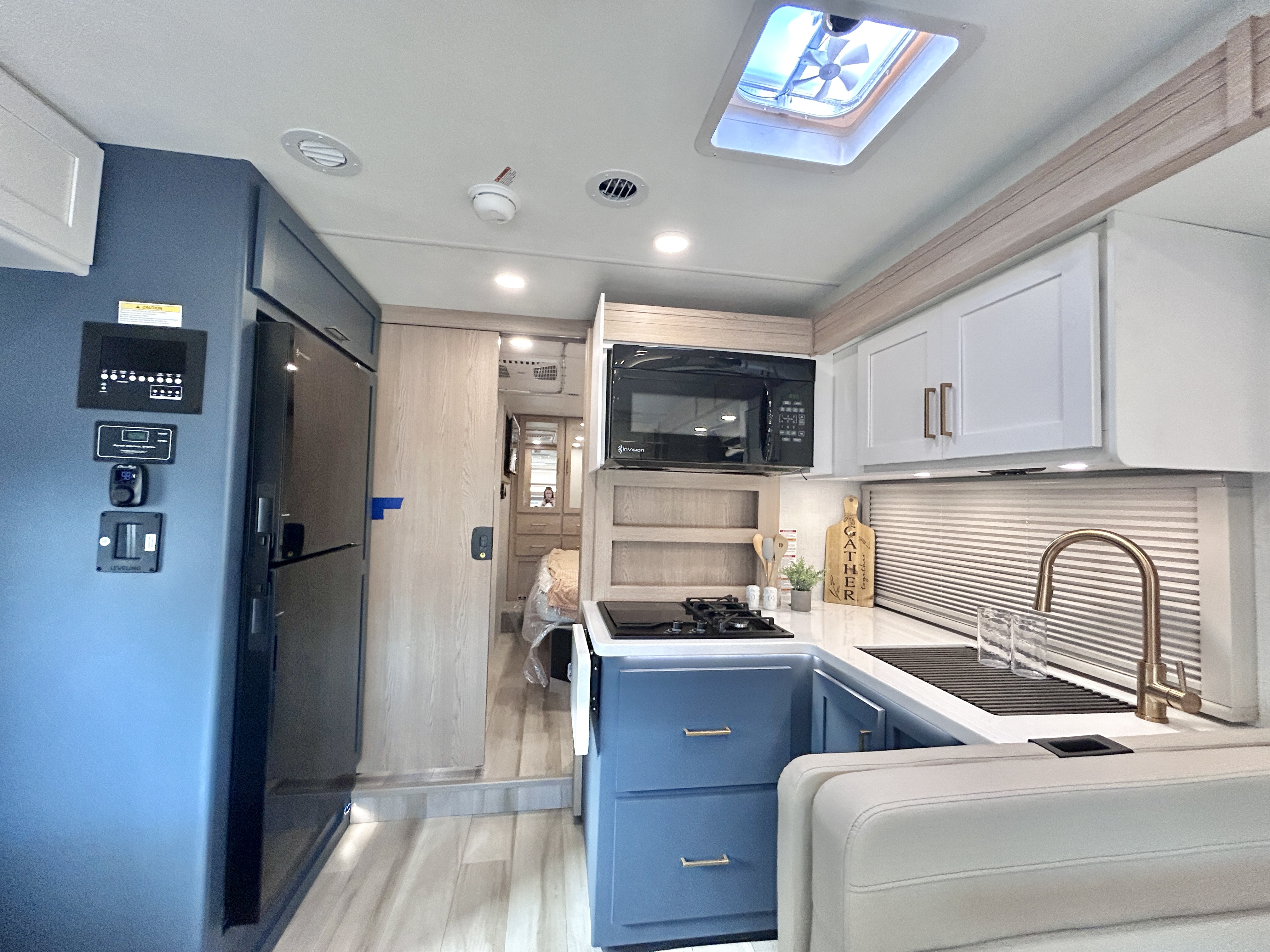 2027 Thor Motor Coach QUANTUM KW29 - Image 13