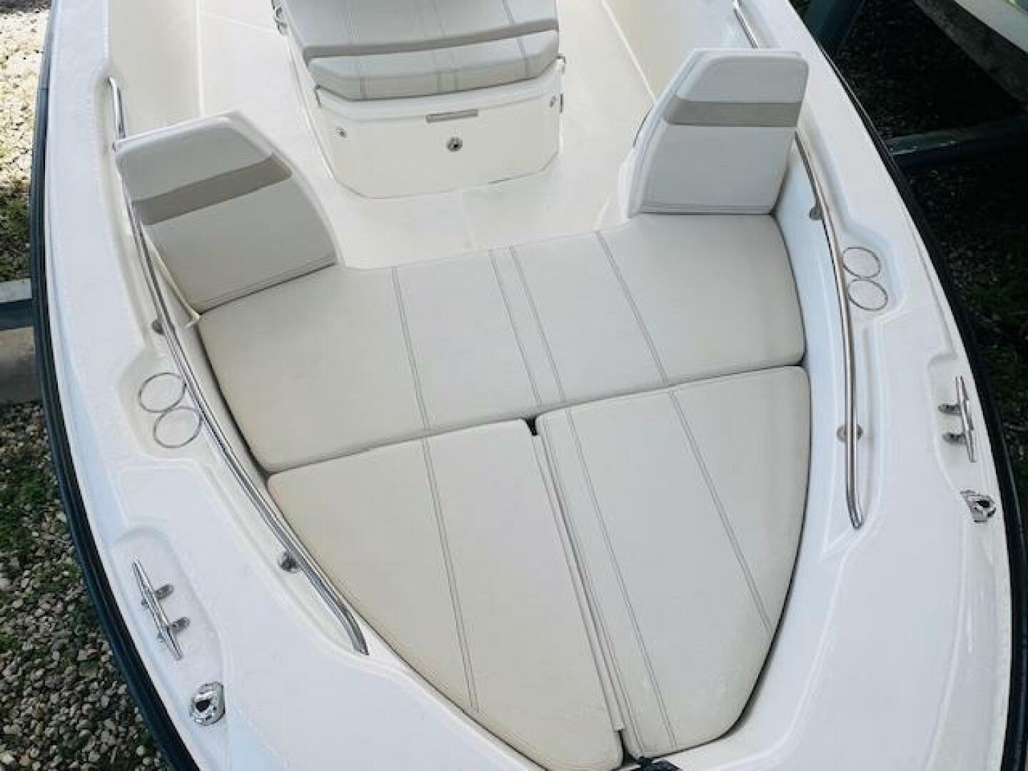 2023 Boston Whaler 250 DAUNTLESS Base - Image 7
