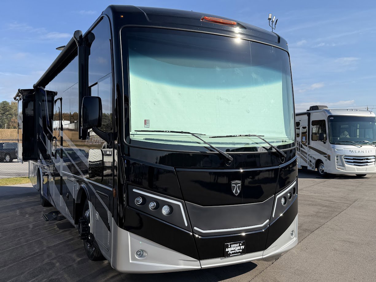2026 THOR MOTOR COACH PALAZZO 33.6 - Image 1