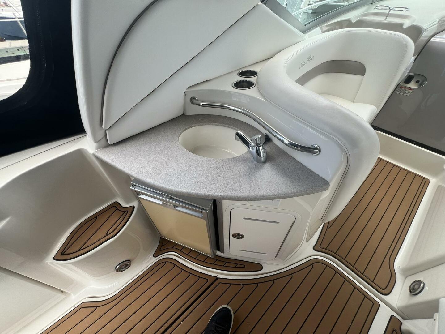 2003 Sea Ray 320 Sundancer - Image 26
