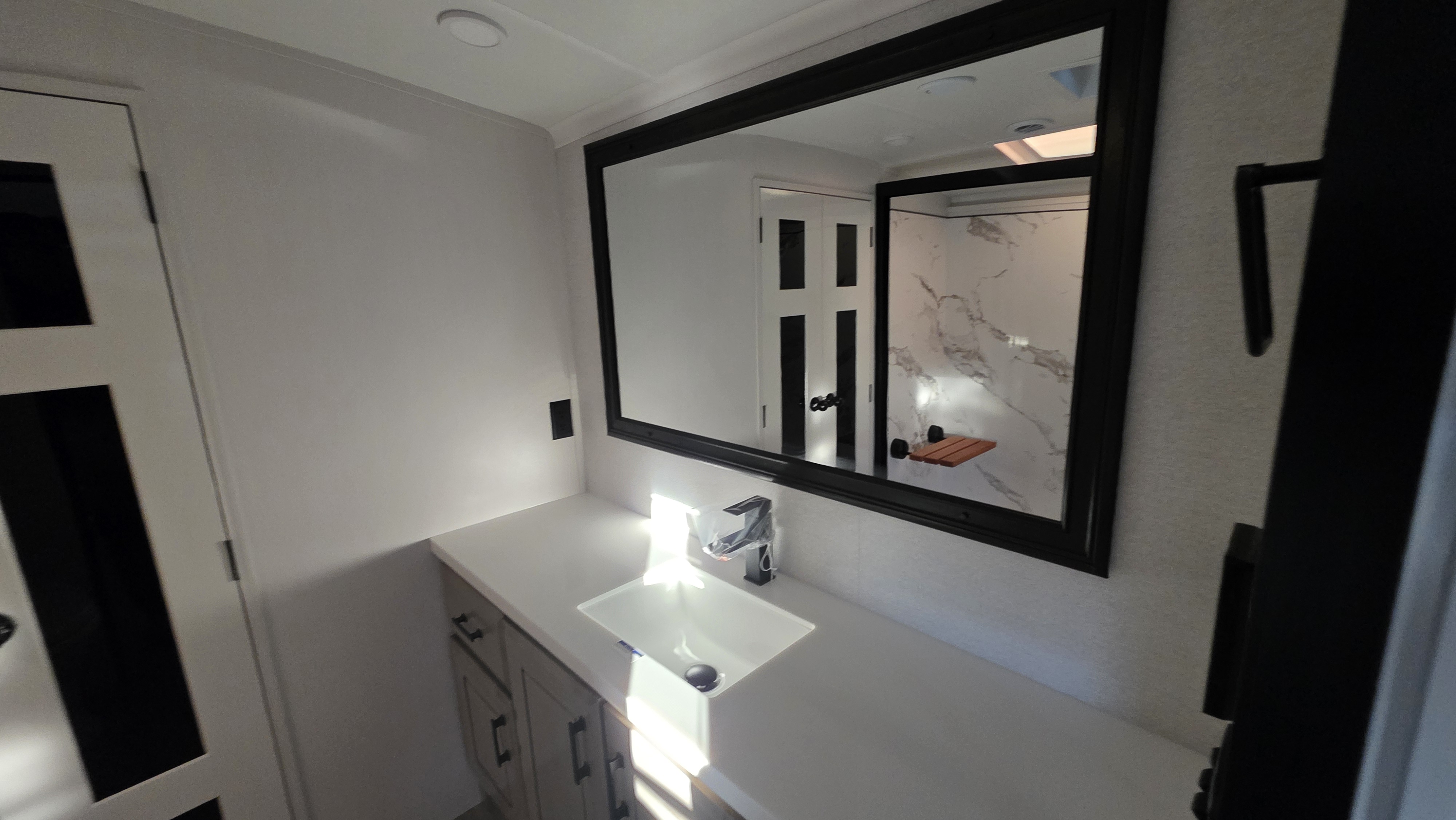 2027 JAYCO PINNACLE 38FBRK - Image 25
