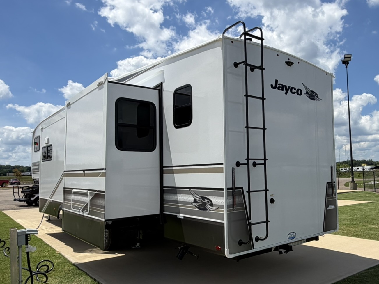 2027 JAYCO EAGLE 367TBTS - Image 3