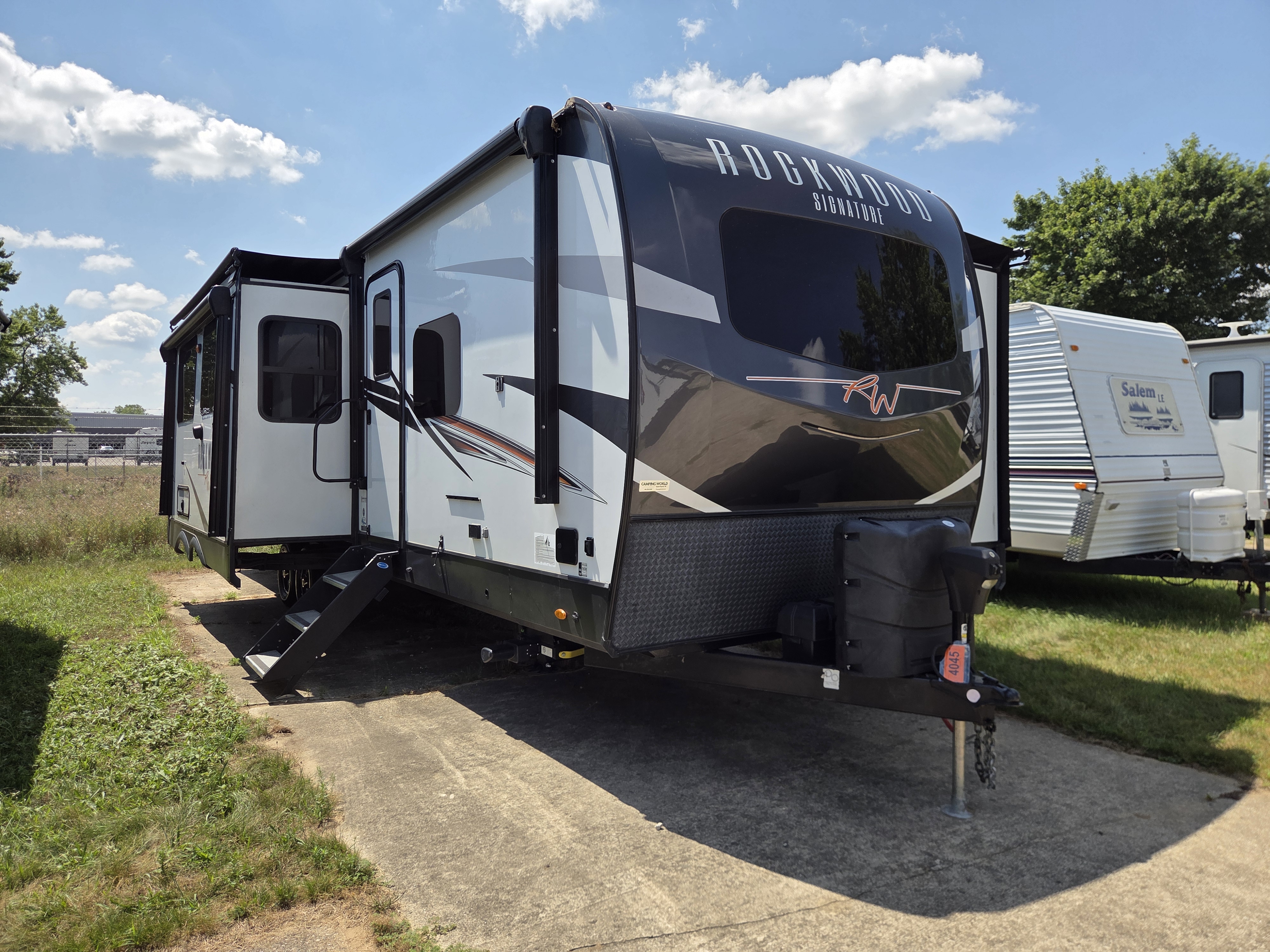 2022 Forest River Rockwood Signature Ultra Lite 8336BH - Image 1