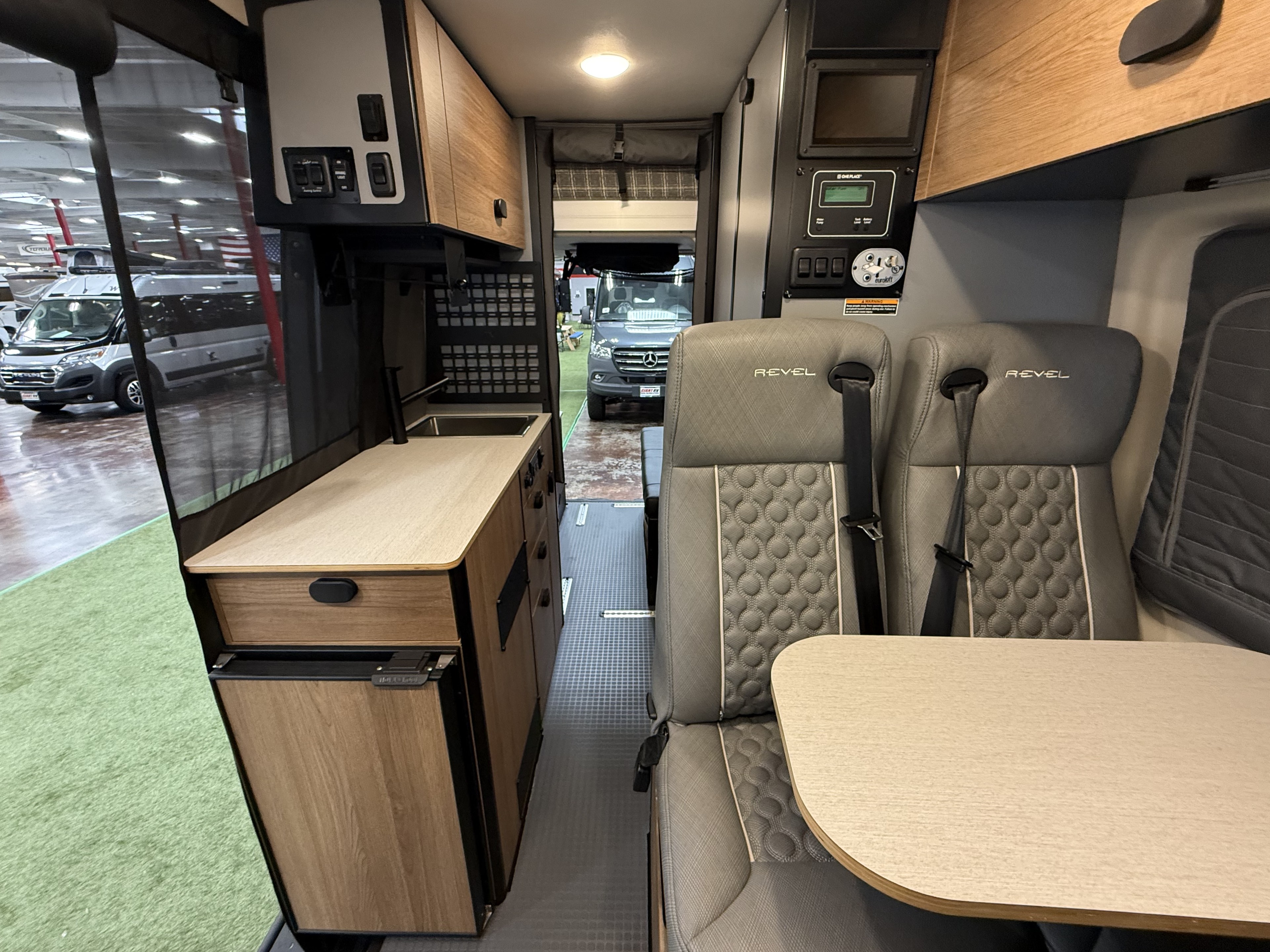 2025 WINNEBAGO REVEL BMB44E - Image 8