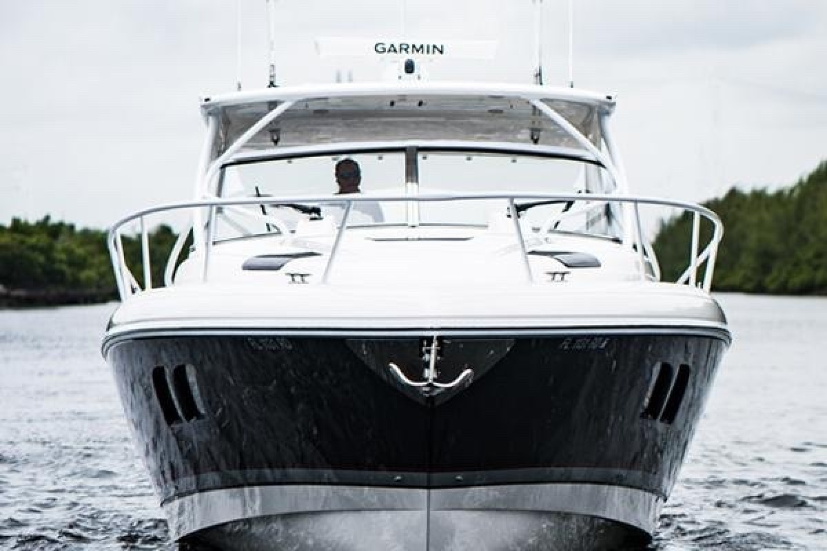 2019 Intrepid 475 Sport Yacht - Image 4