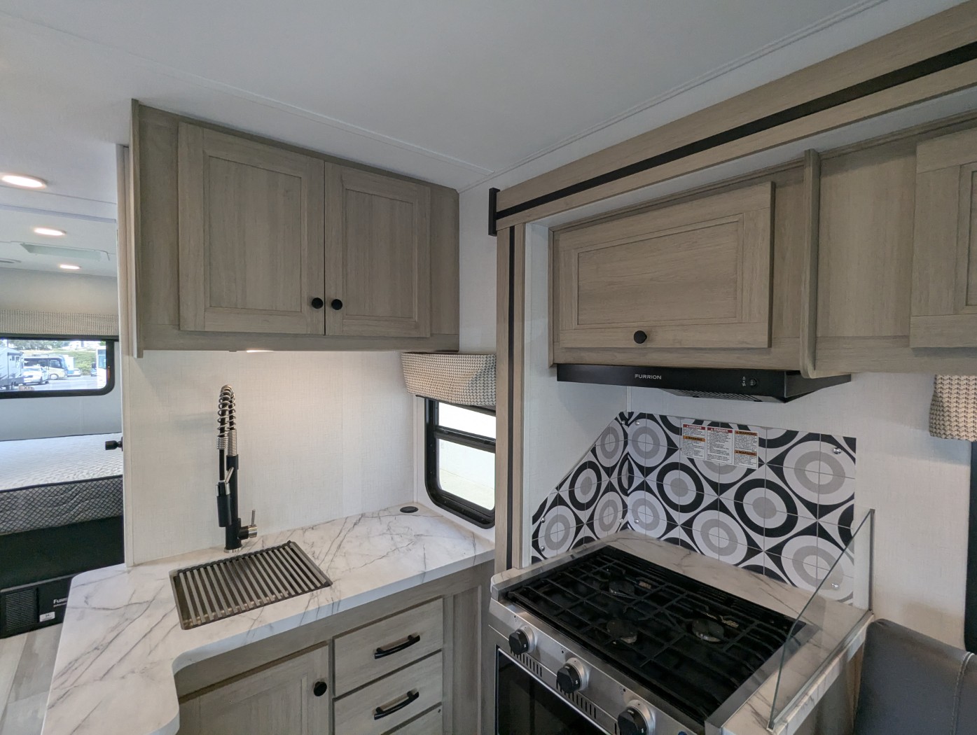 2026 FOREST RIVER SUNSEEKER 2750SLE - Image 20