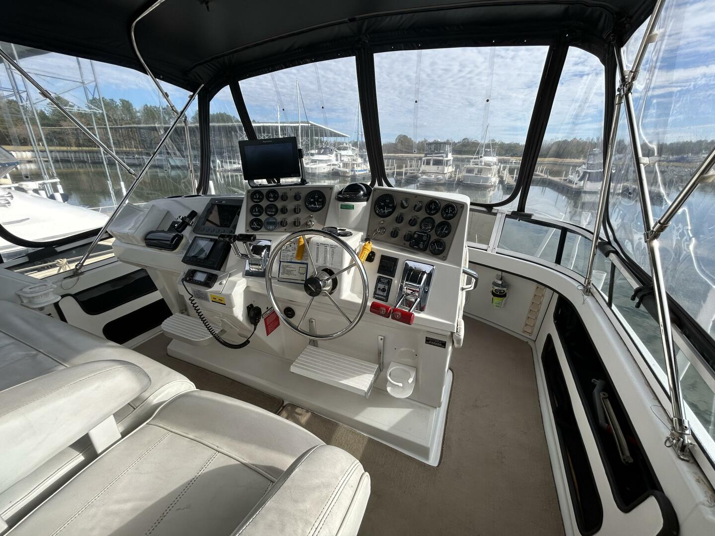 1999 Carver 40 Cockpit - Image 12