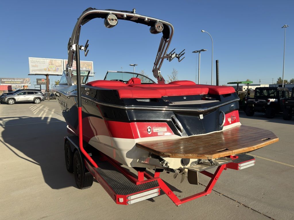 2019 MasterCraft XT22 - Image 11