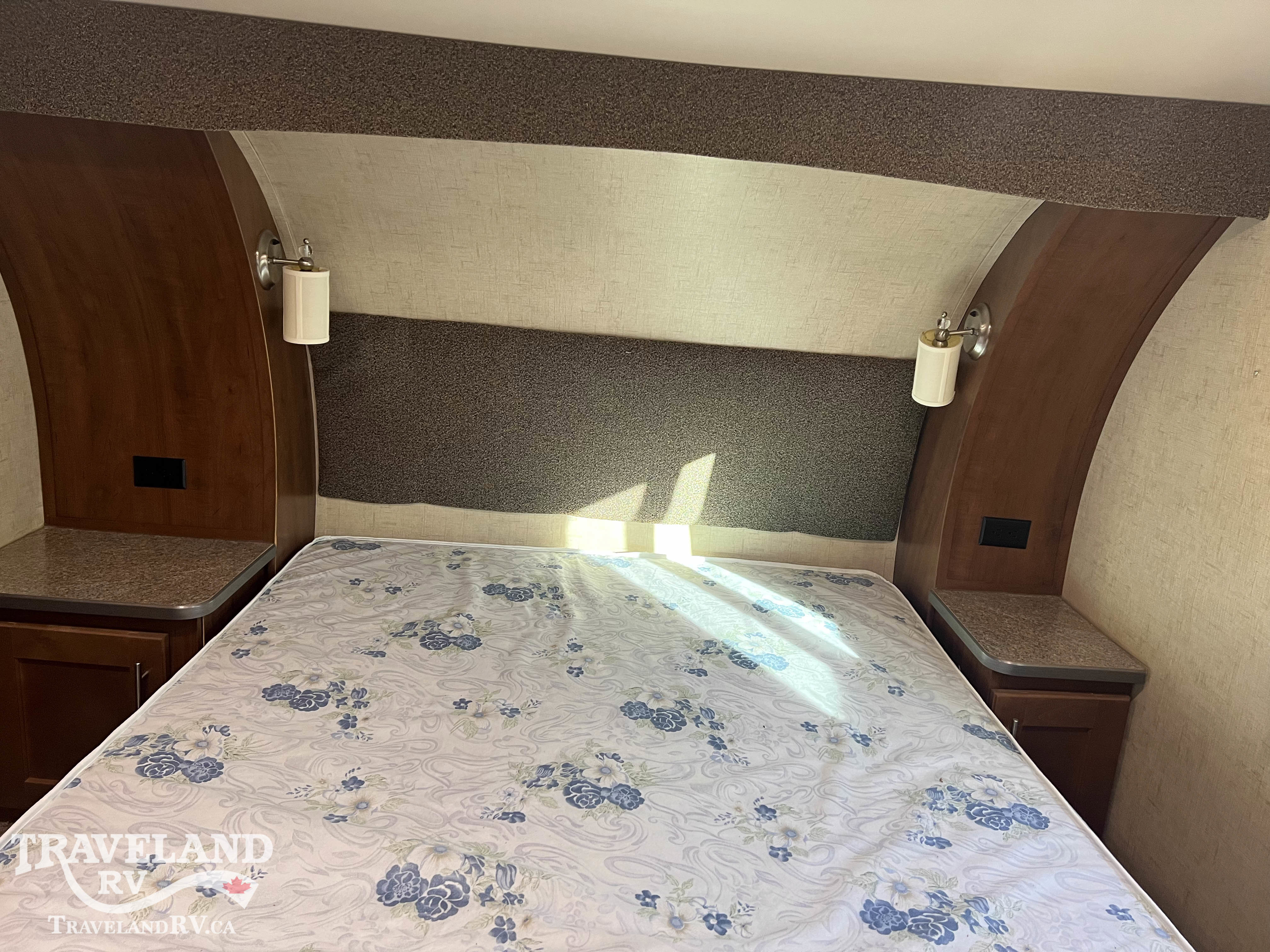 2016 Forest River WILDCAT 242RL - Image 25