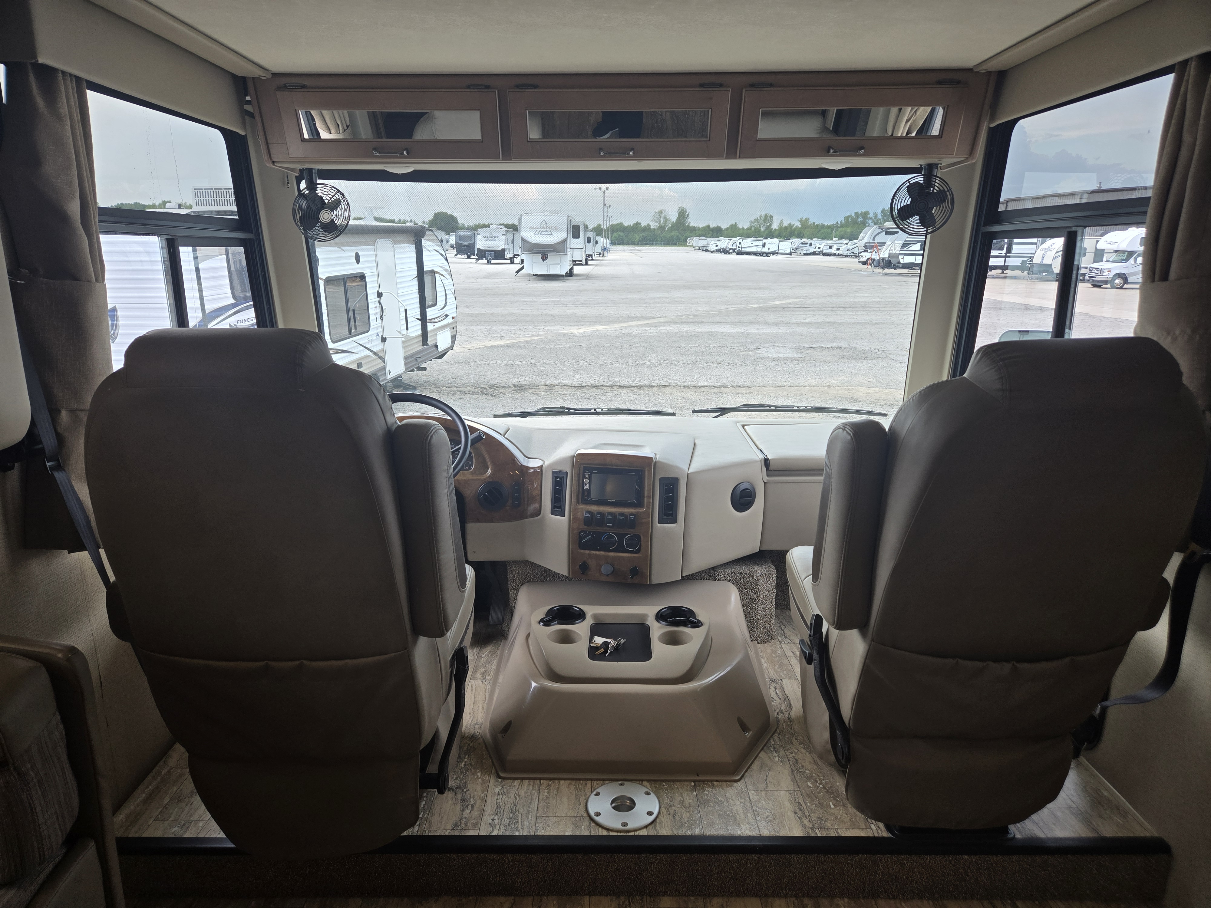 2018 Thor Motor Coach Hurricane 35M - Image 6