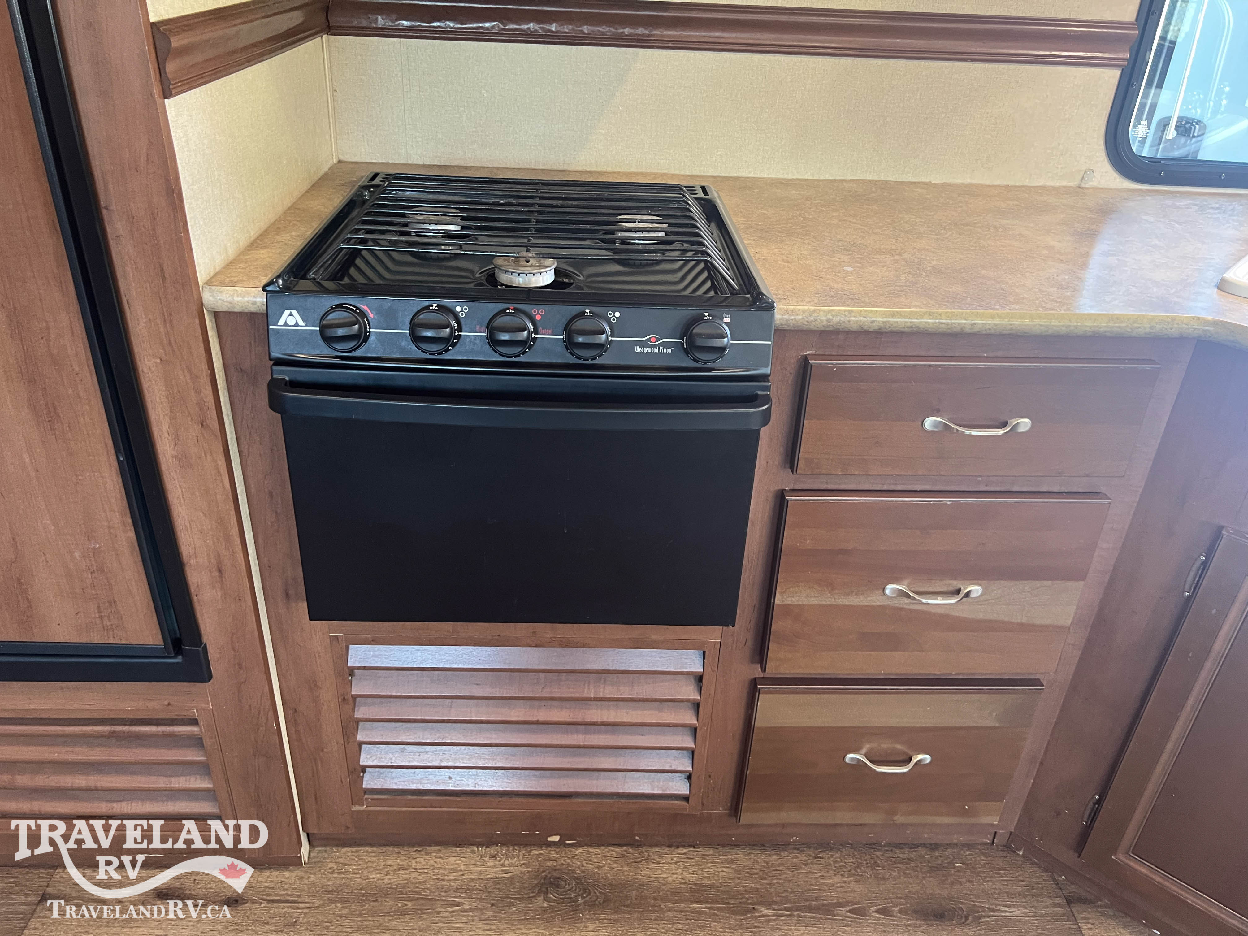2014 Dutchmen Denali 2625RL Trail Edition - Image 18