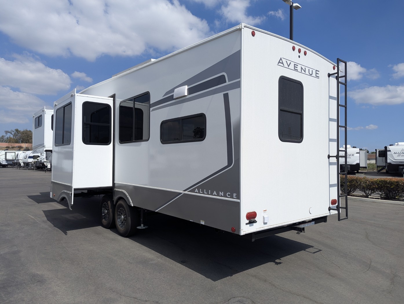 2026 Alliance RV Avenue 35RKS - Image 3