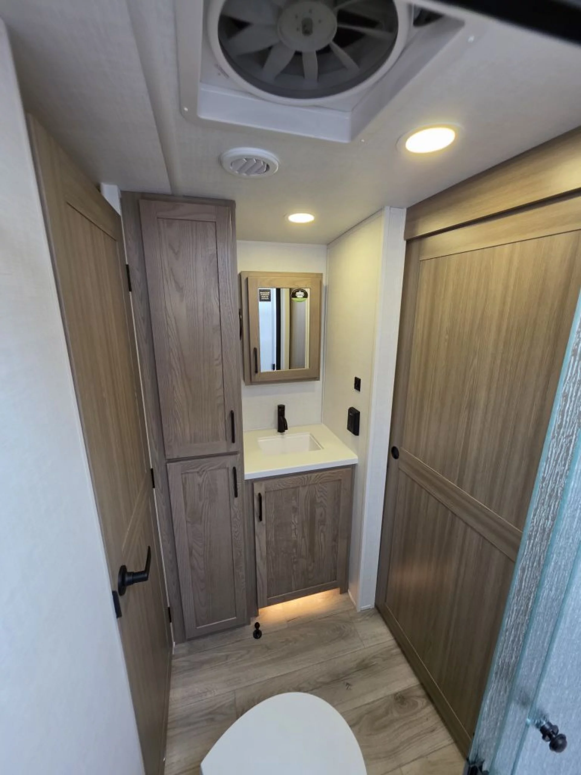2027 FOREST RIVER ROCKWOOD ULTRA LITE 2618RD - Image 25