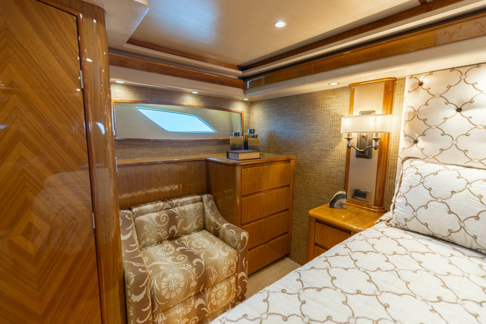 2013 Viking 76 Convertible - Image 26
