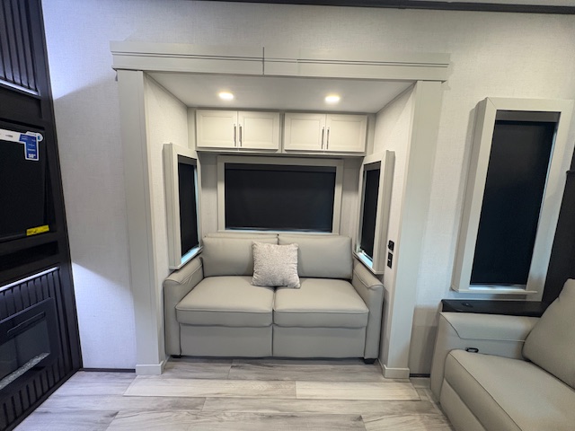 2026 Keystone Alpine 3820FK - Image 16