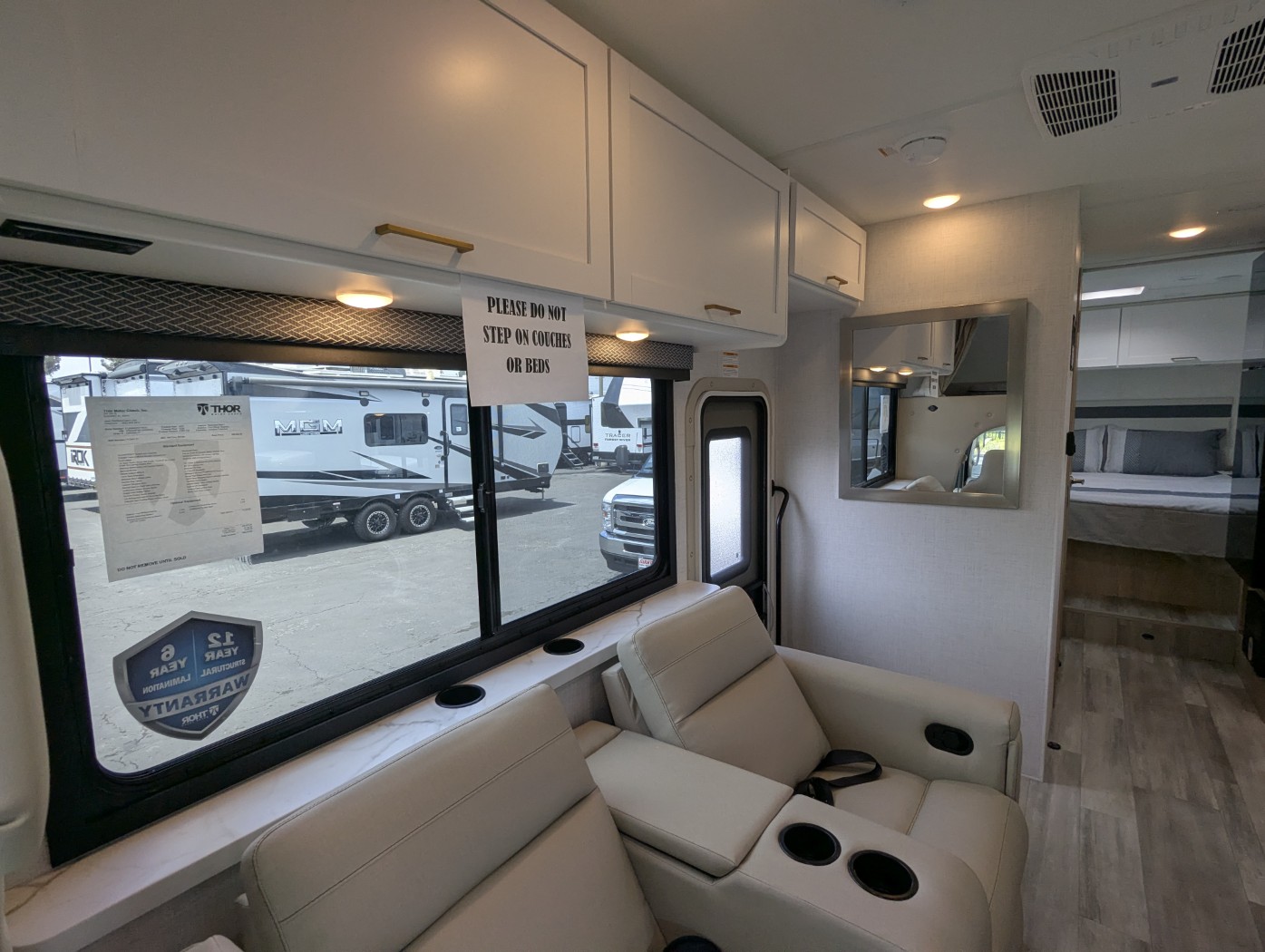 2027 Thor Motor Coach Four Winds 28Z - Image 16