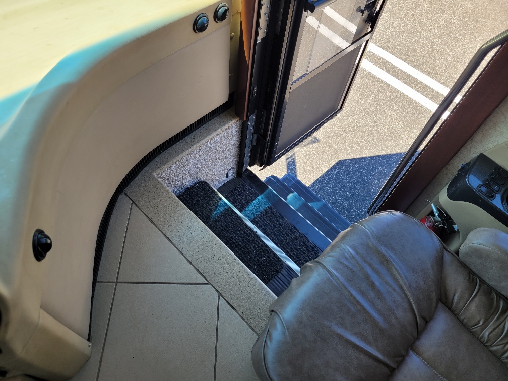 2011 Newmar Dutchstar 4020 - Image 4