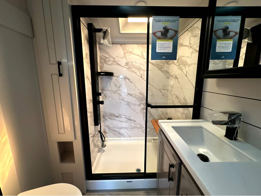 2027 JAYCO PINNACLE 32RLTS - Image 17