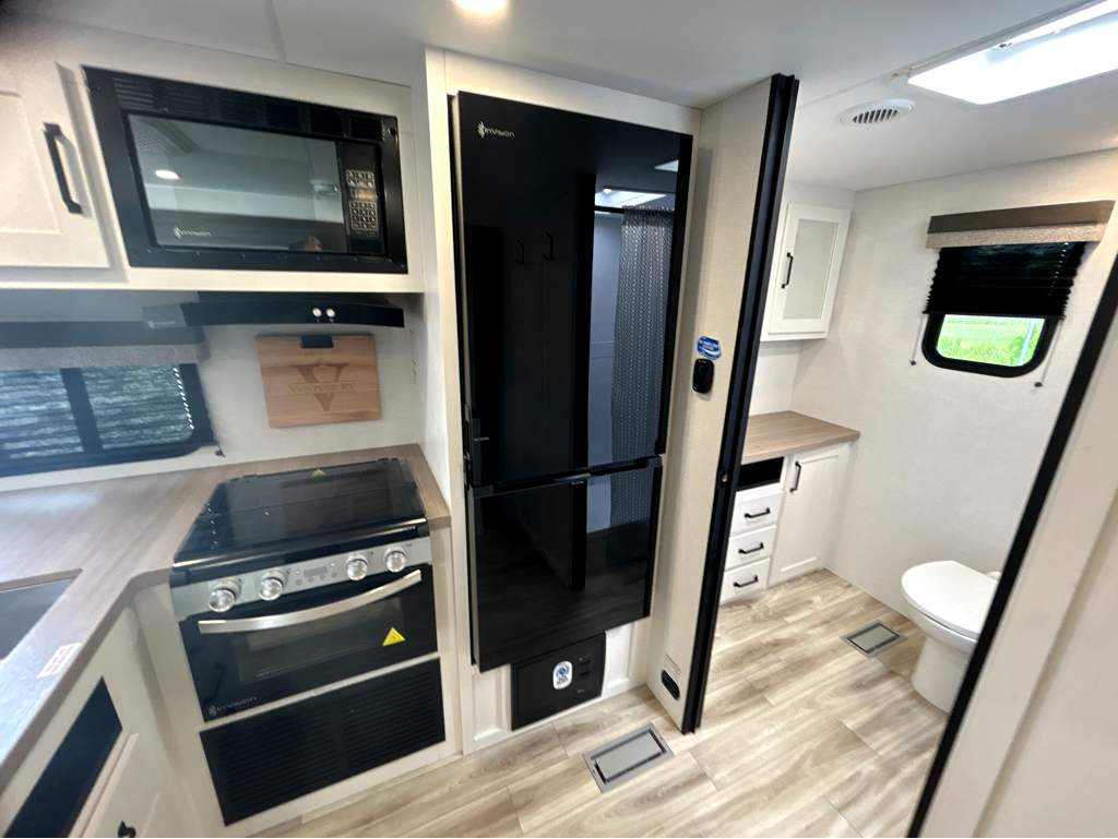 2027 VENTURE RV SIENNA 251VRB - Image 24
