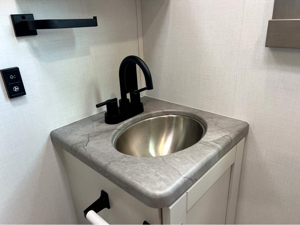 2027 JAYCO PRECEPT 36C - Image 17