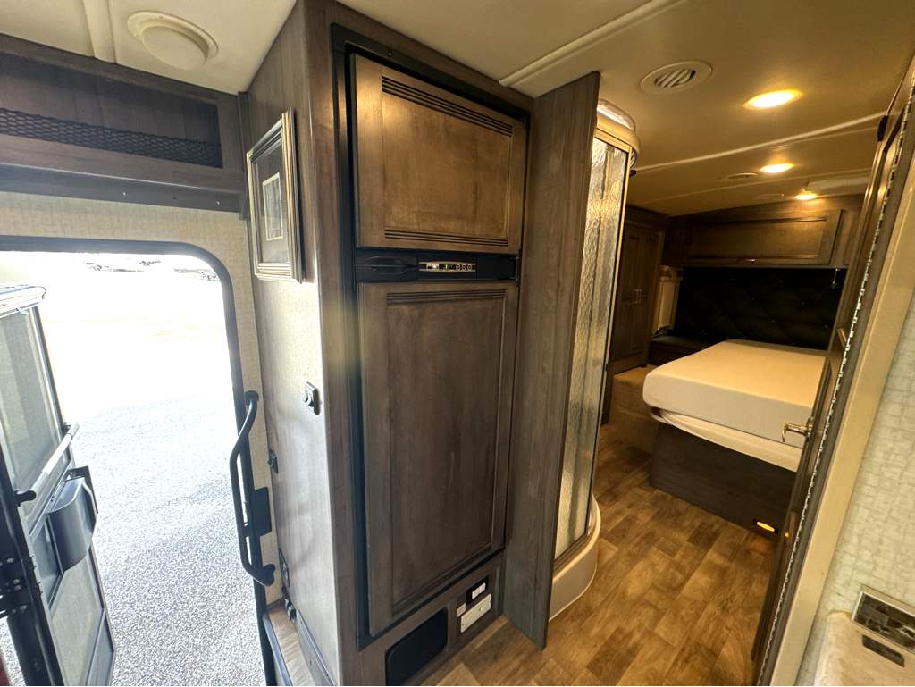 2017 WINNEBAGO ASPECT 30J - Image 14