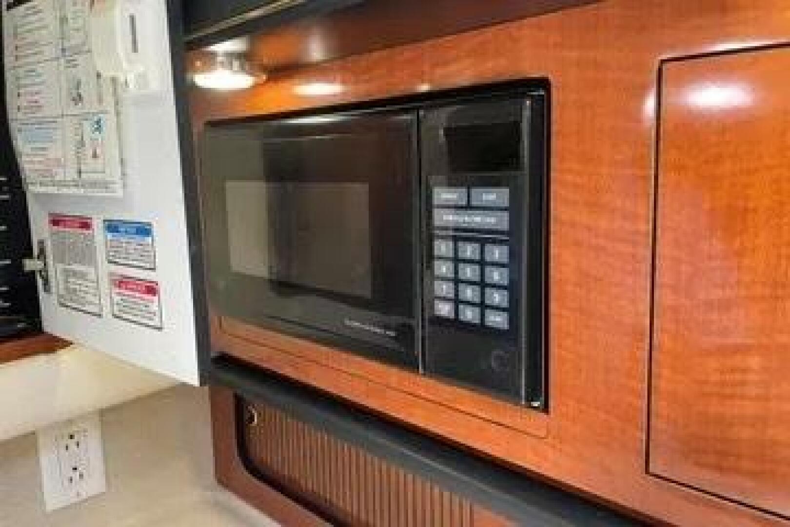 2002 Sea Ray 340 Sundancer - Image 8