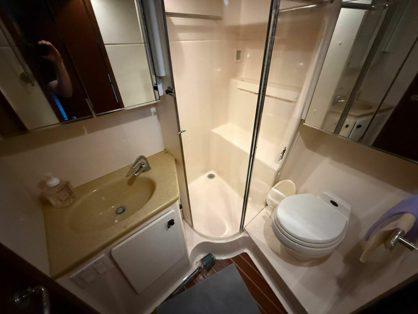 2002 Tiara Yachts 4000 Express - Image 16