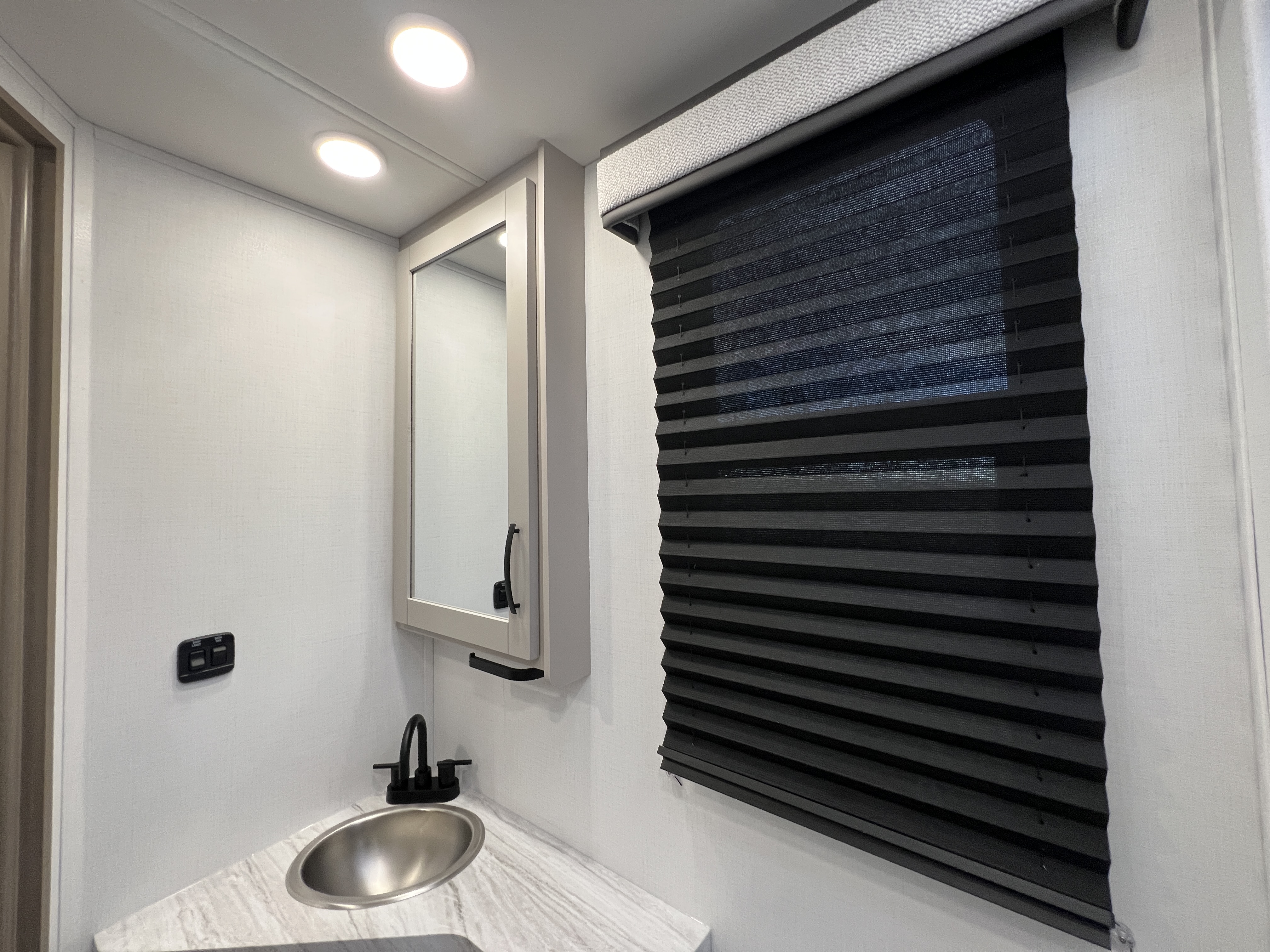 2027 Jayco Melbourne 24L - Image 33