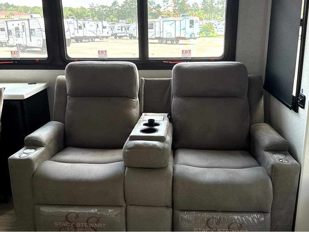 2027 JAYCO PINNACLE 32RLTS - Image 8