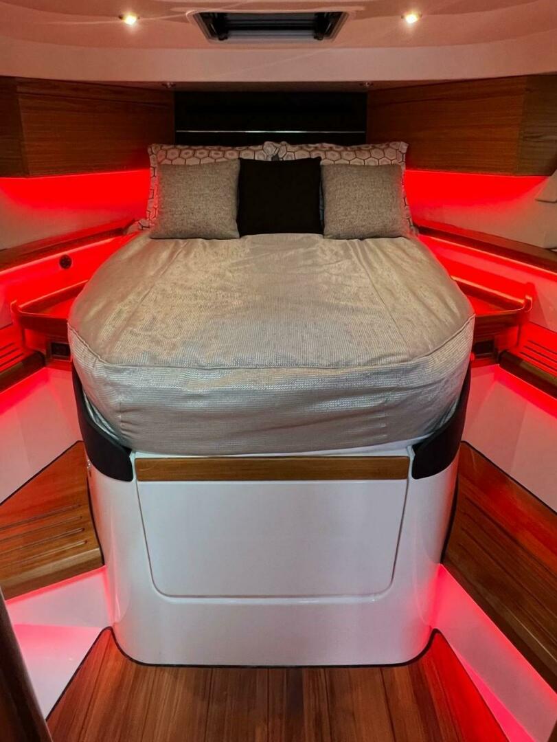 2022 Boston Whaler Conquest 405 - Image 25